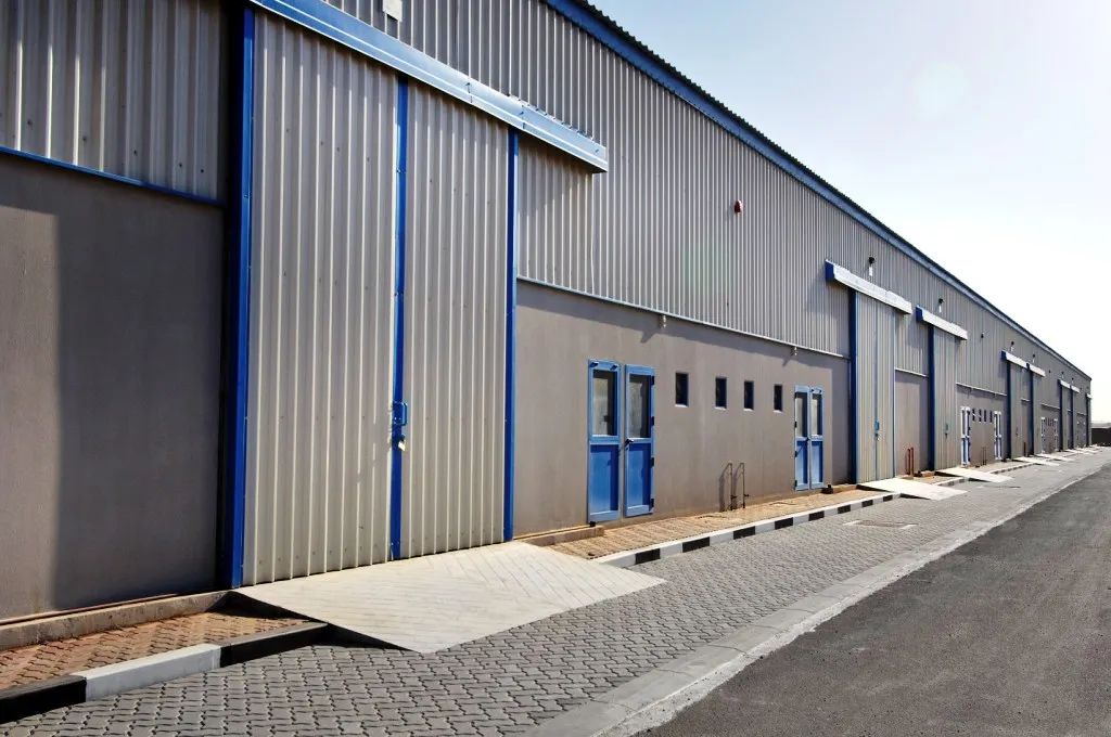 تنفيذ المنشآت الصناعية والهنـاجر والمستودعات في الرياض